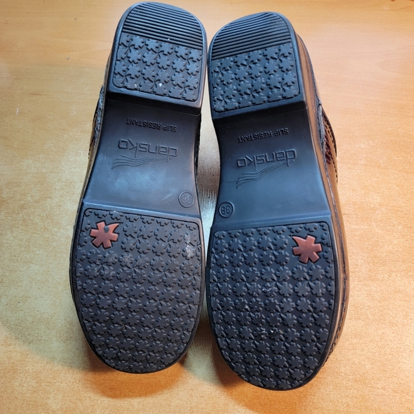 Dansko XP Wavy Embossed Patent Brown Clogs Size 7.5 US 38 EU - Picture 5 of 8